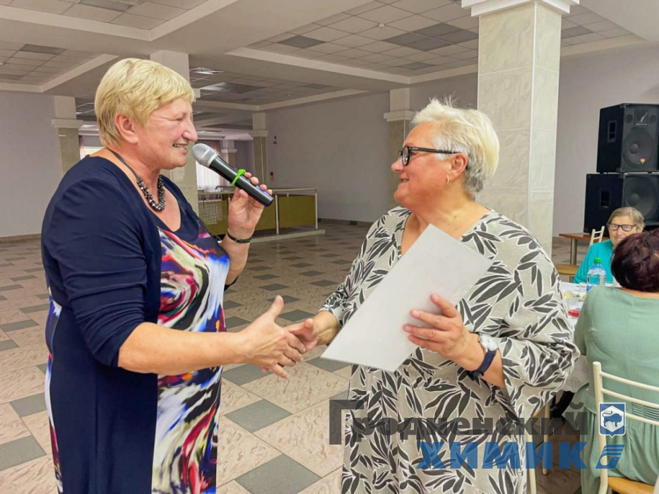 В филиале «Завод Химволокно» поздравили ветеранов труда с Международным днём пожилых людей